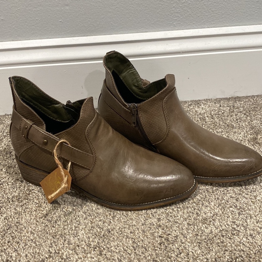 93 Vintage Gray Zip-up and Buckle Ankle Boots NWT - Size 6